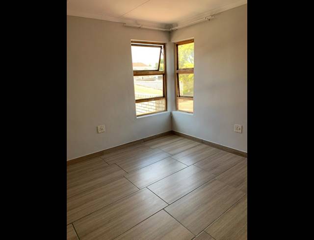 2 BEDROOM TOWNHOUSE FOR SALE IN VANDERBIJLPARK SW 5